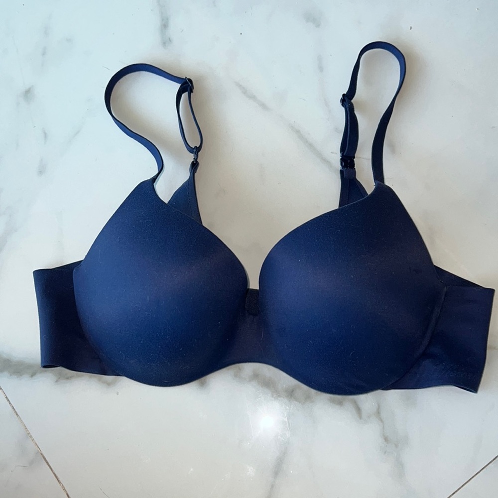 34B Victoria’s Secret navy blue bra